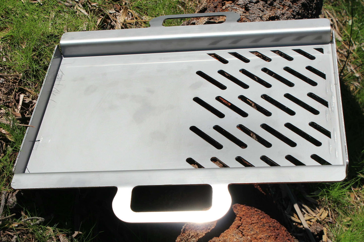 Stainless steel grill and hot plate with handles