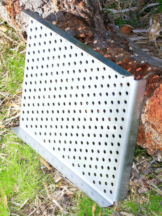 Stainless steel grate for grilling with the tyrefire pit